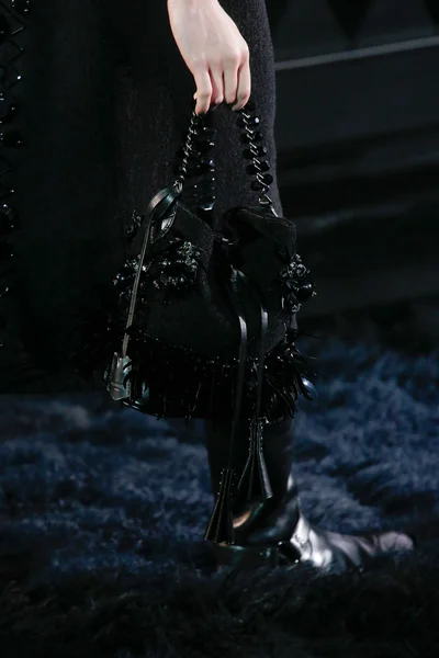 Look 99